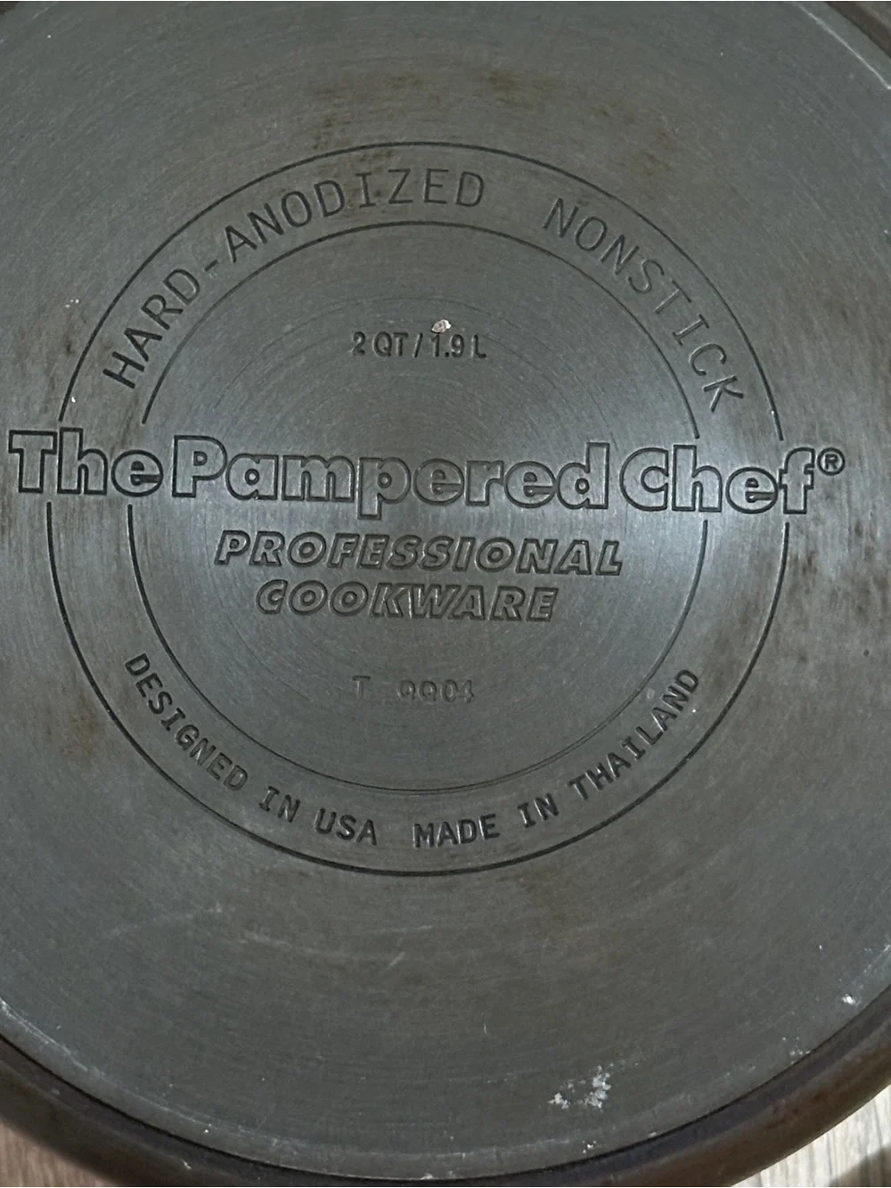Pampered Chef 2 qt NonStick Saucepan w/ Lid Hard Anodized Prof Cookware Pot
